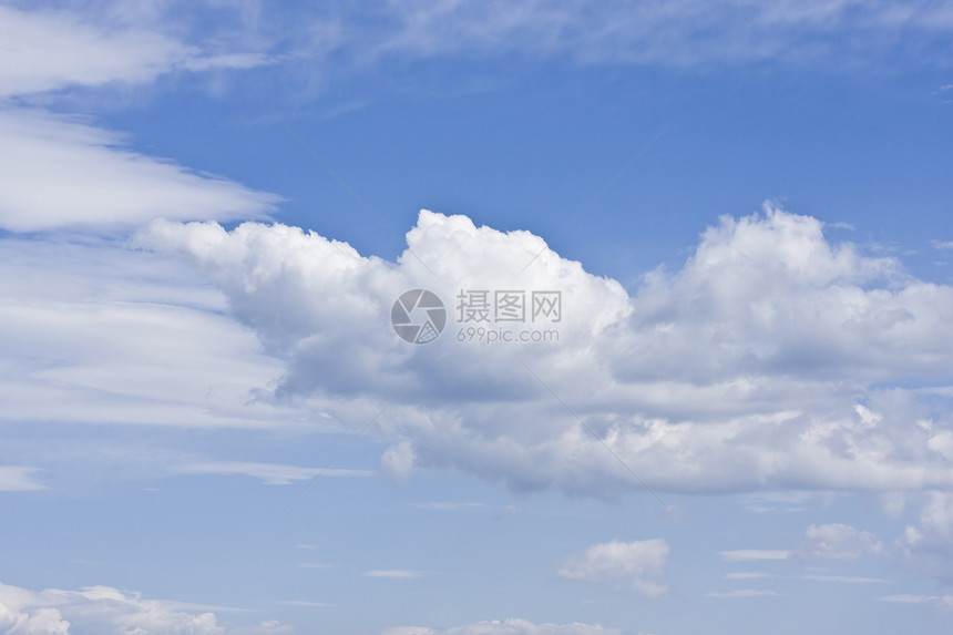 美丽的蓝色天空和云彩背景天气墙纸环境天堂气候太阳天蓝色场景团体季节图片