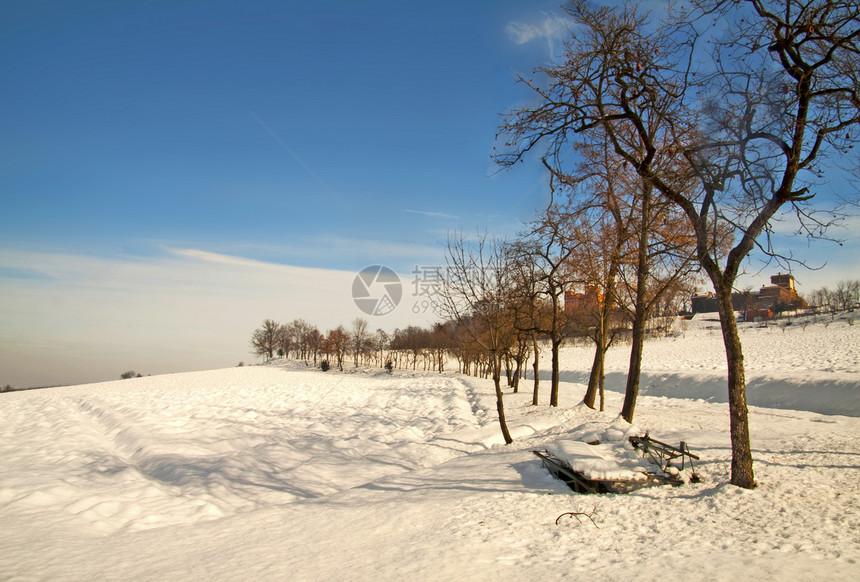 下雪景乡村场地小路蓝色暴风雪途径脚印路线场景旅行图片