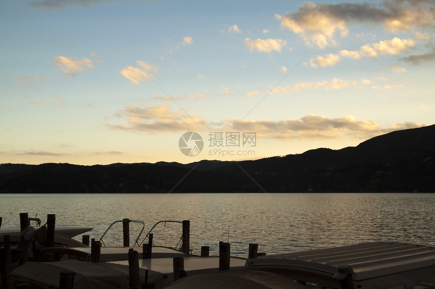 湖支撑海岸港口太阳浮桥反射地平线码头波浪日光图片