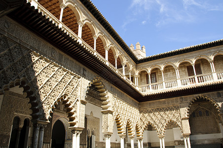 安达卢西亚庭院西班牙塞维利亚皇家阿尔卡扎尔白色柱子雕刻装饰品柱廊建筑学吸引力大理石庭院露台背景