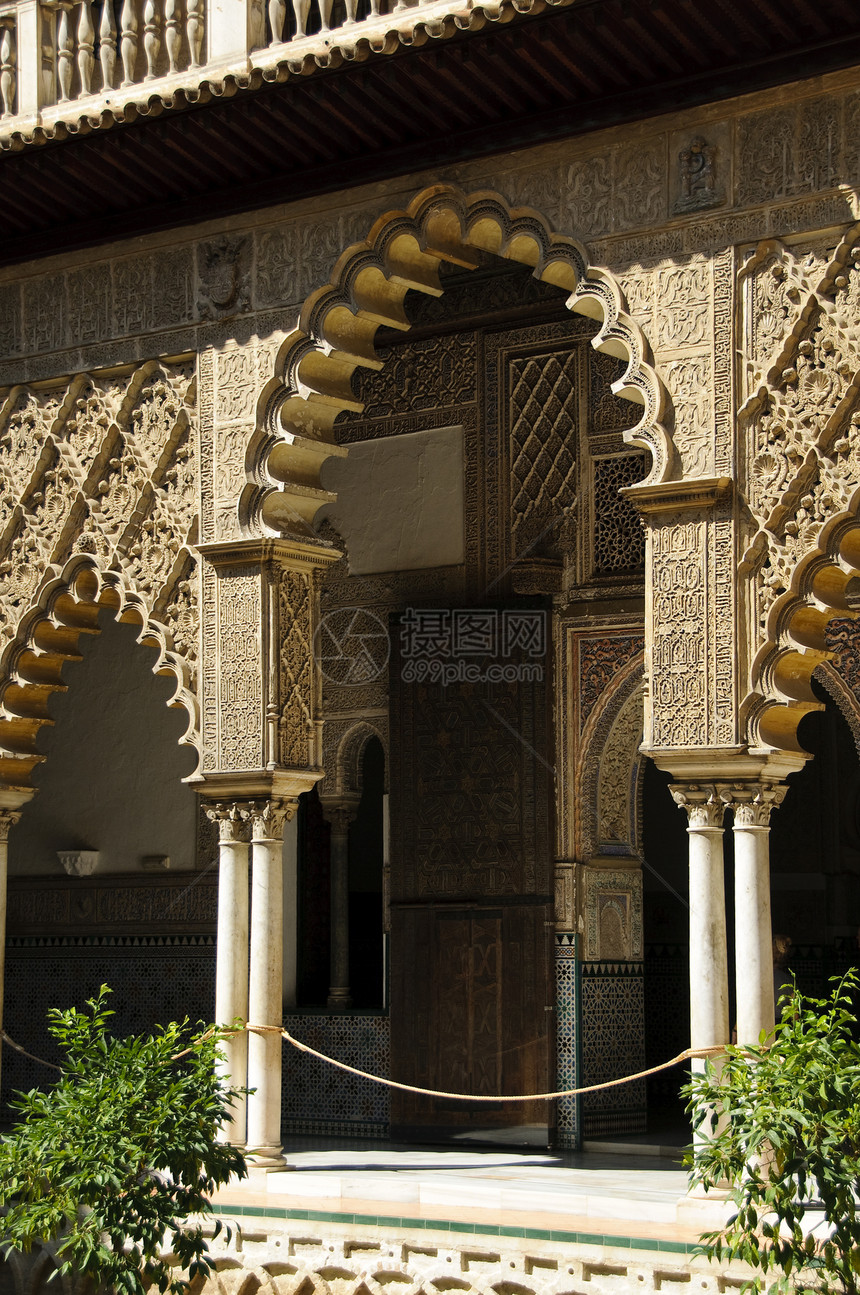 西班牙塞维利亚皇家阿尔卡扎尔装饰品柱廊雕刻地标庭院大理石吸引力柱子白色露台图片