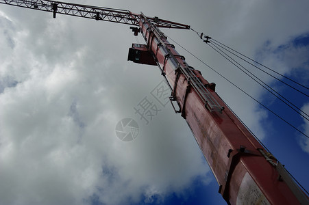 动高风暴吊车金属工业灰色蓝色天气起重机背景图片