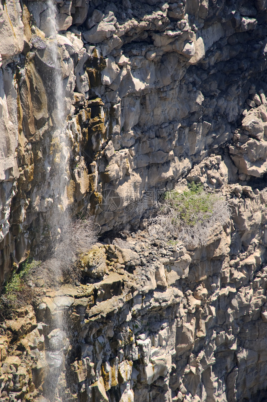 瀑布溪流荒野绿色爬坡峡谷流动岩石石头图片
