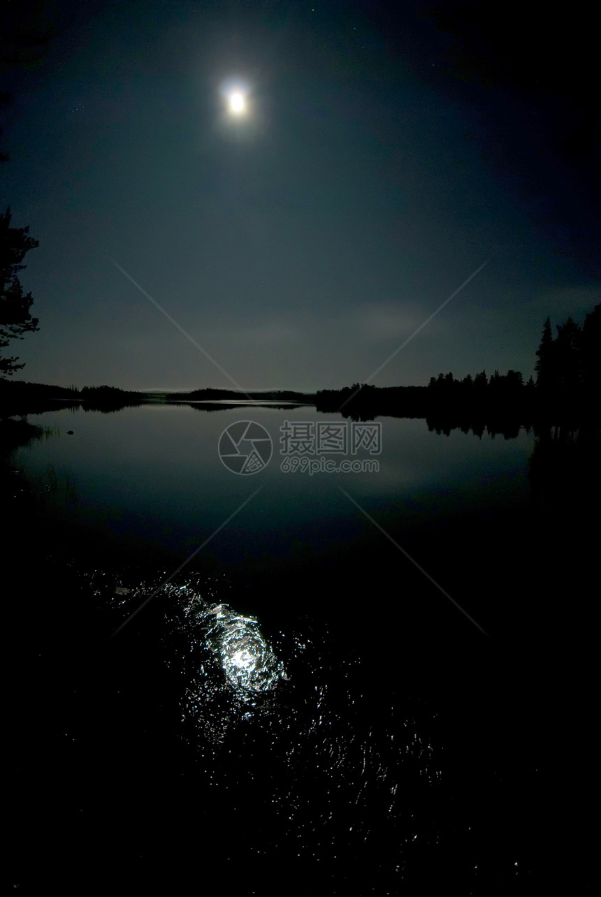 夜间湖月光蓝色图片