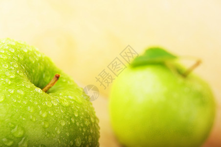 苹果和复制空间空白水果食物木头绿色背景图片