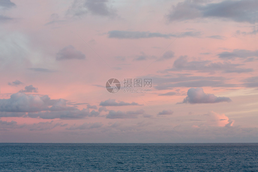 海 海粉色旅行海景地平线多云场景公海风景海洋海浪图片