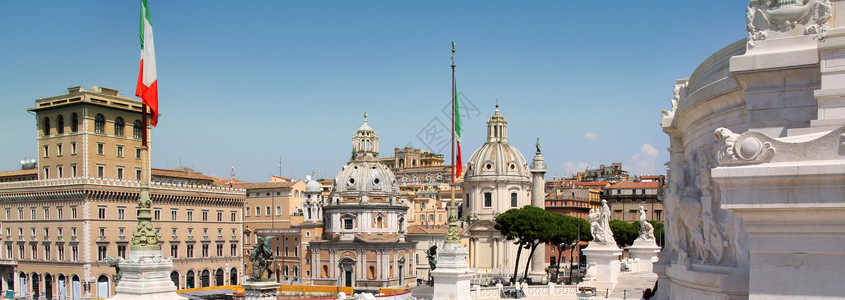 曼纽尔意大利罗马中心艺术正方形爬坡城市雕像旗帜大教堂假期天空背景