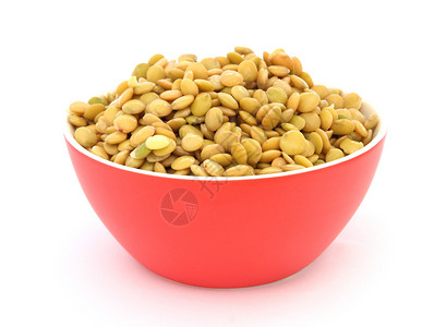 红碗中的蓝岩扁豆红色豆类食物服务绿色白色背景图片