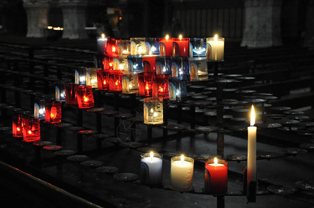 许多支持黑人的宗教蜡烛背景图片