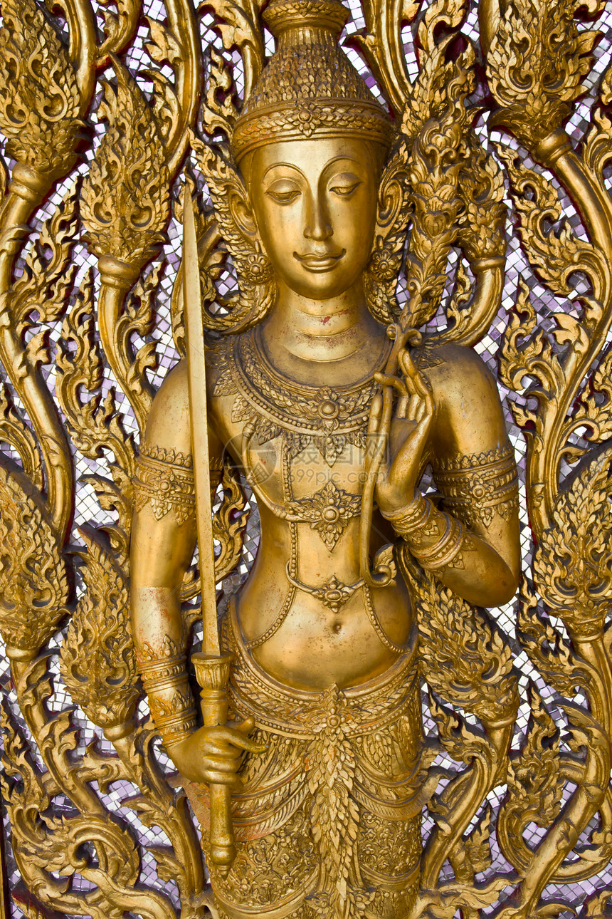 寺庙中泰国风格的雕塑艺术大天使绘画传奇文化男性金子模具雕像故事精神图片