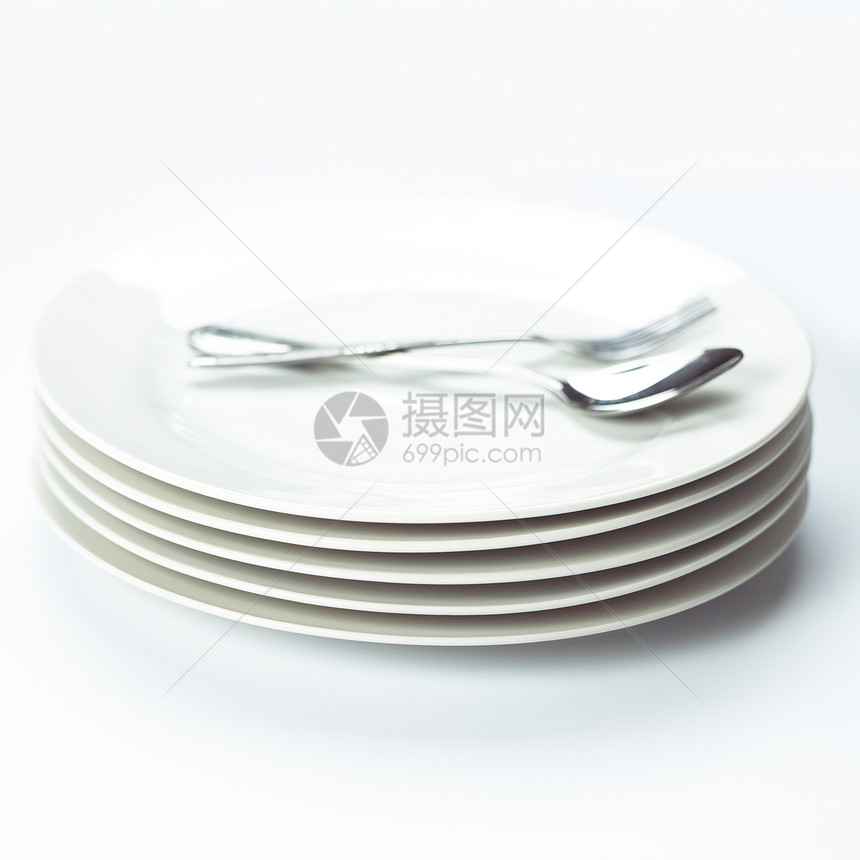 白板堆叠飞碟陶器白色圆形勺子宏观盘子餐具图片