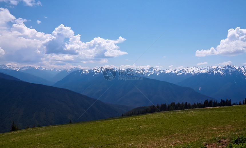 山地景观绿色风景爬坡海拔顶峰远足山峰荒野天空蓝色图片