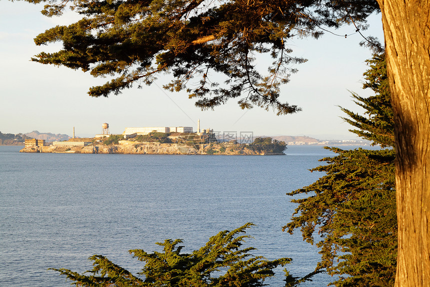 Alcatraz岛博物馆建筑学海洋旅游天空岩石港口日落蓝色监狱旅行图片