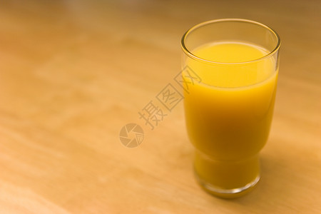 橙汁黄色果汁桌子早餐玻璃背景图片