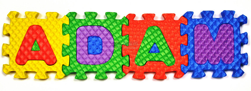 连接信件  中心有 DANA绿色红色玩具蓝色积木紫色字母黄色图片