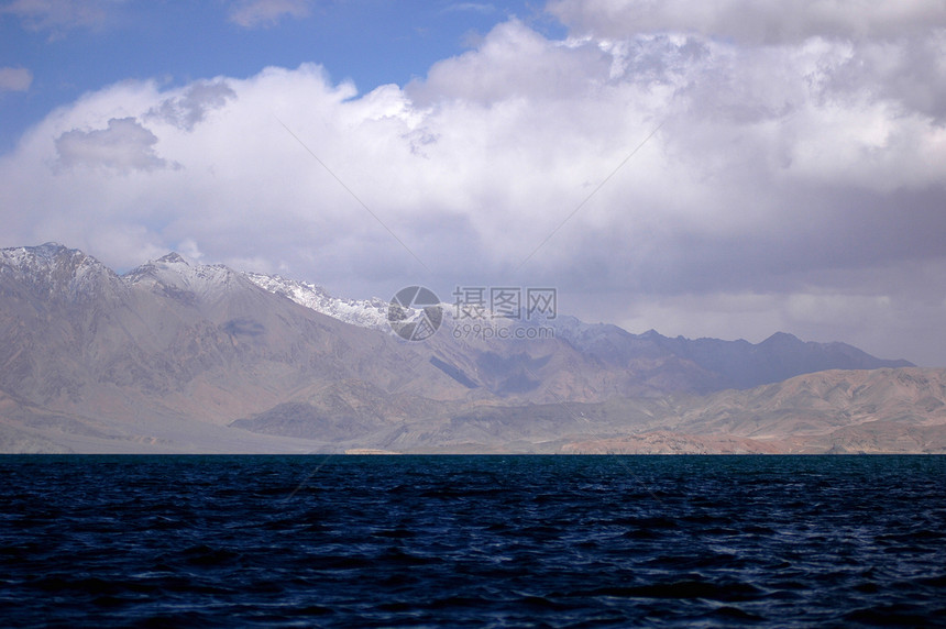 山地景观和蓝湖高地蓝色高度风景旅游绿色反射生态天空环境图片