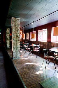 台球室的桌子酒吧椅子家具咖啡房间场景凳子地面木头座位背景图片