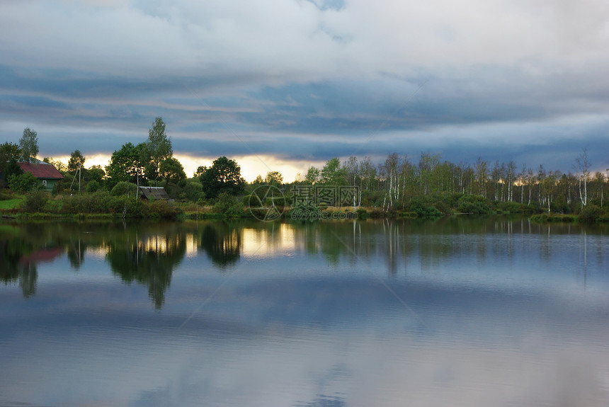 农村湖的日落图片