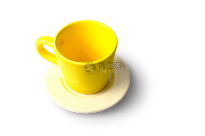 一个带盘子的空黄色杯子图片