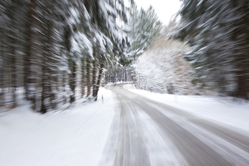 雪雪路降雪车道小路森林国家魔法美丽冻结阳光旅行图片