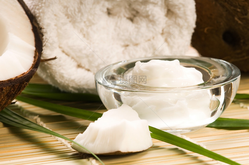 椰子和椰子油温泉竹子治疗保养药品美容芳香白色水疗按摩图片
