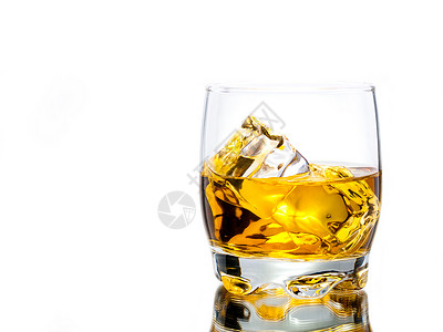 威士忌金子岩石烈酒玻璃立方体液体棕色饮料高清图片