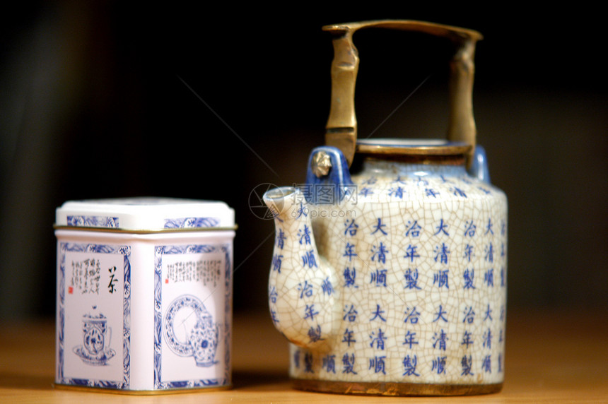 茶茶时间精神黑色古董桌子液体盘子早餐棕色杯子茶壶图片
