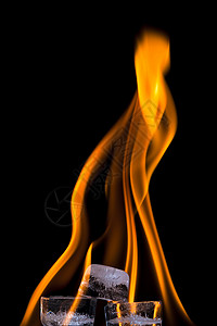 冰雪立方体着火黄色火焰创造力烟火蒸汽温暖冰块橘子工艺背景图片
