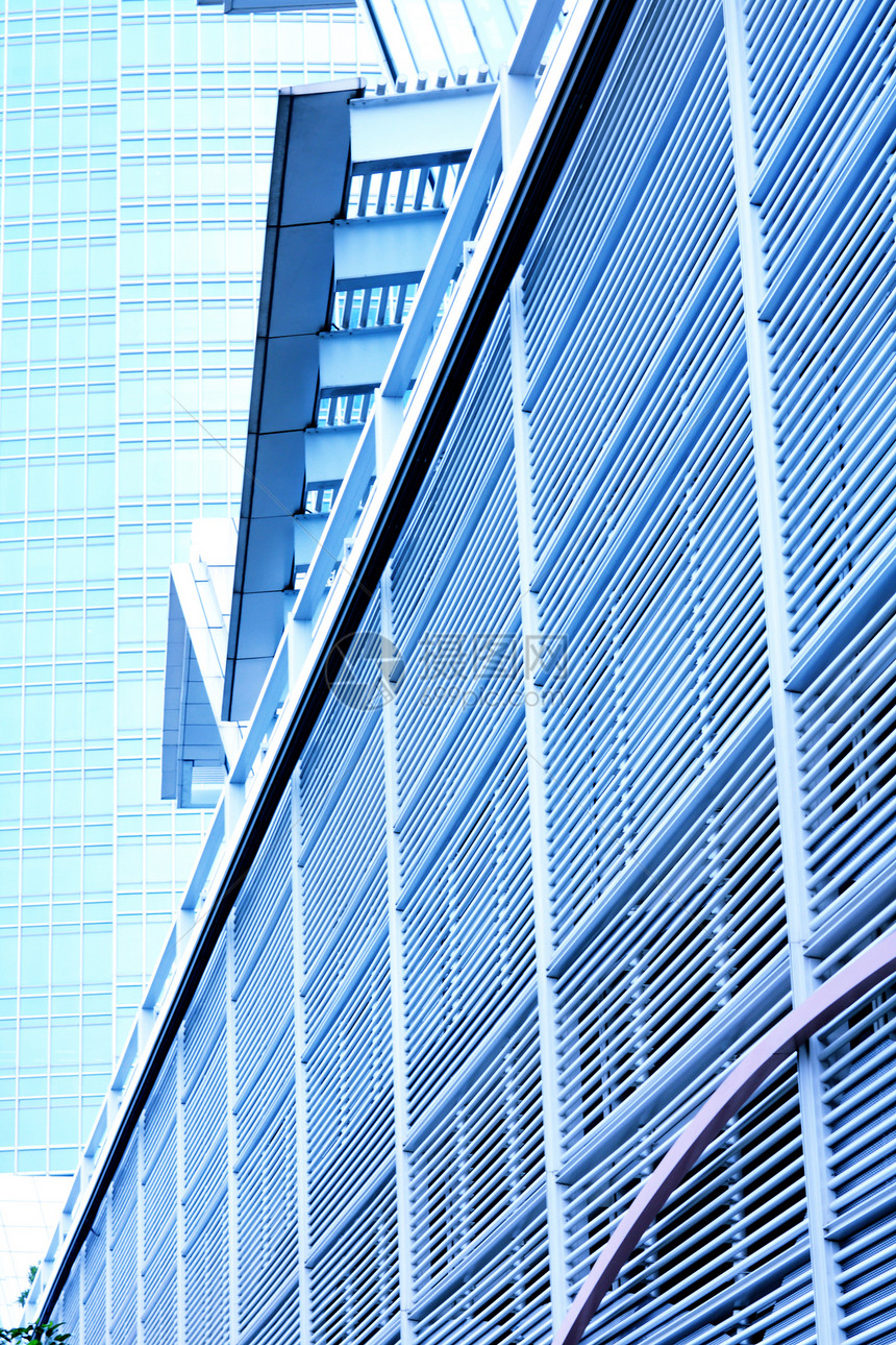 现代建筑蓝色天空财富商业反射住宅金属城市窗户中心图片