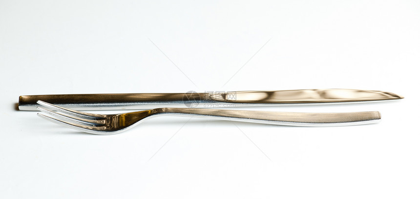 现代不锈钢刀和叉银器桌子环境反射白色刀具厨房餐具叉子金属图片