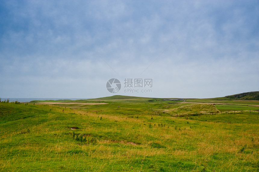 环中字段场地乡村农村天空小岛草地高地爬坡图片
