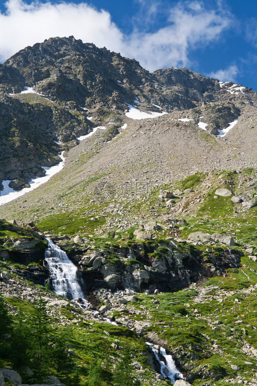 夏季阿尔卑斯山岩石溪流国家顶峰蓝色瀑布山脉旅游首脑全景图片