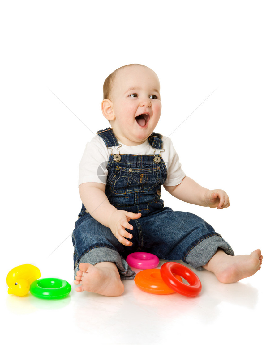 男孩玩游戏幸福塑料玩具男生地面孩子好奇心头发喜悦婴儿图片