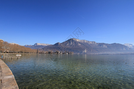 洗澡瑟瑟发抖环烷基湖背景