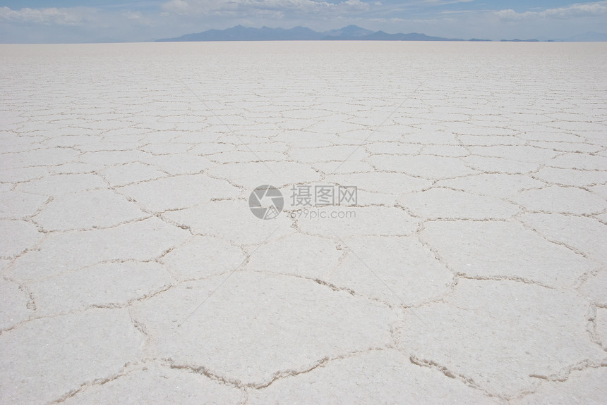 乌尤尼旅游发件汽车沙漠高原热量图片