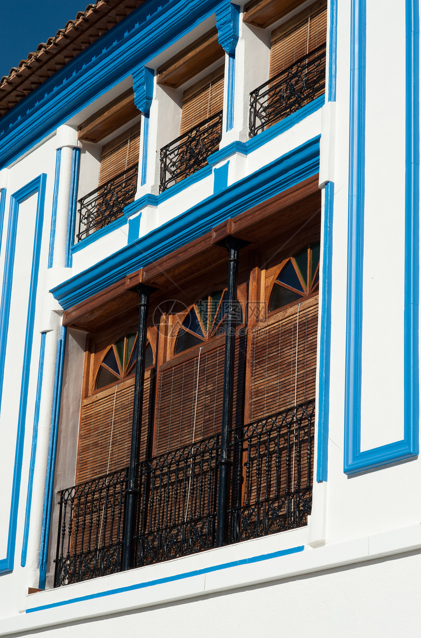 地中海的建筑结构房子蓝色栏杆窗台建筑学阳光住宅屋顶快门阳台图片
