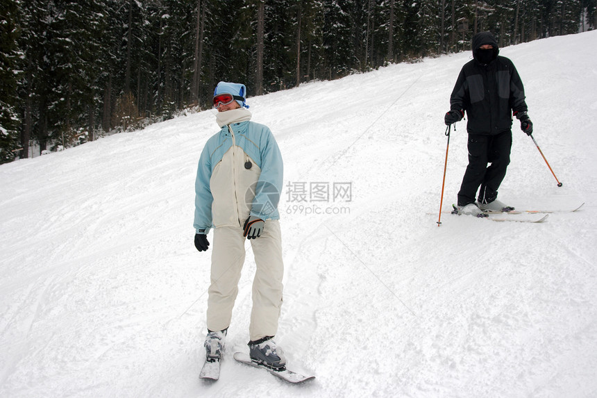 滑雪者男人女性女士娱乐女孩滑雪运动大脚雪刀活动图片