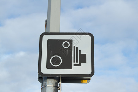 速度摄像头标志交通天空蓝色邮政相机金属正方形执法背景图片