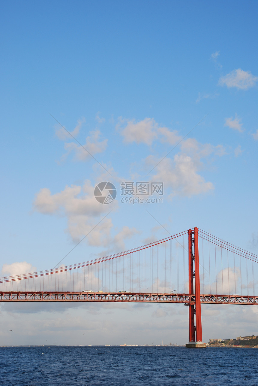 4月25日 葡萄牙里斯本桥旅行蓝色天空建筑学日落金属地标纪念碑城市景观图片