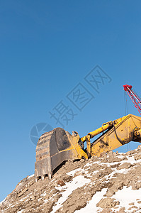 运土冬季的液压挖掘器照片挖掘机设备地球背景