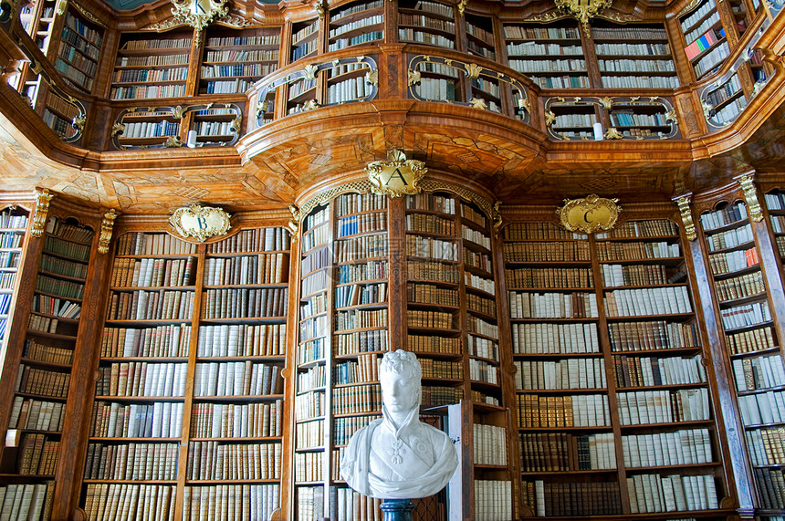 位于修道院的旧图书馆图片