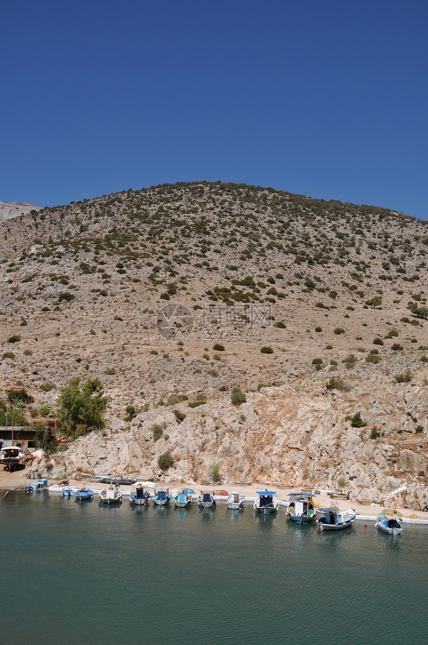 Kalymnos 端口悬崖海浪海岸线岩石天空石头运输植被海景支撑图片