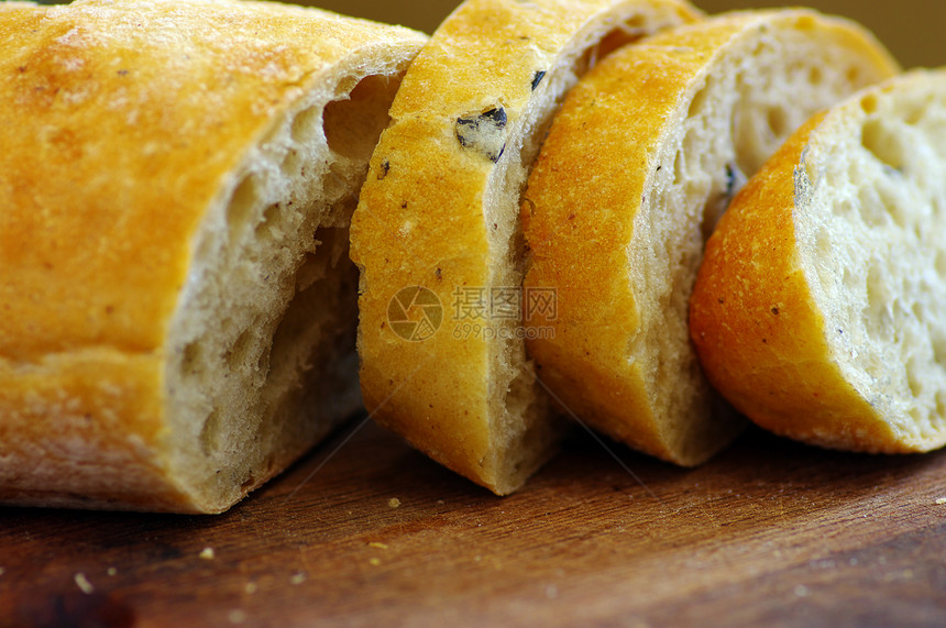 特写传统橄榄面包 浅度DOF种子乡村早餐粮食面团午餐食物面包师部分耳朵图片