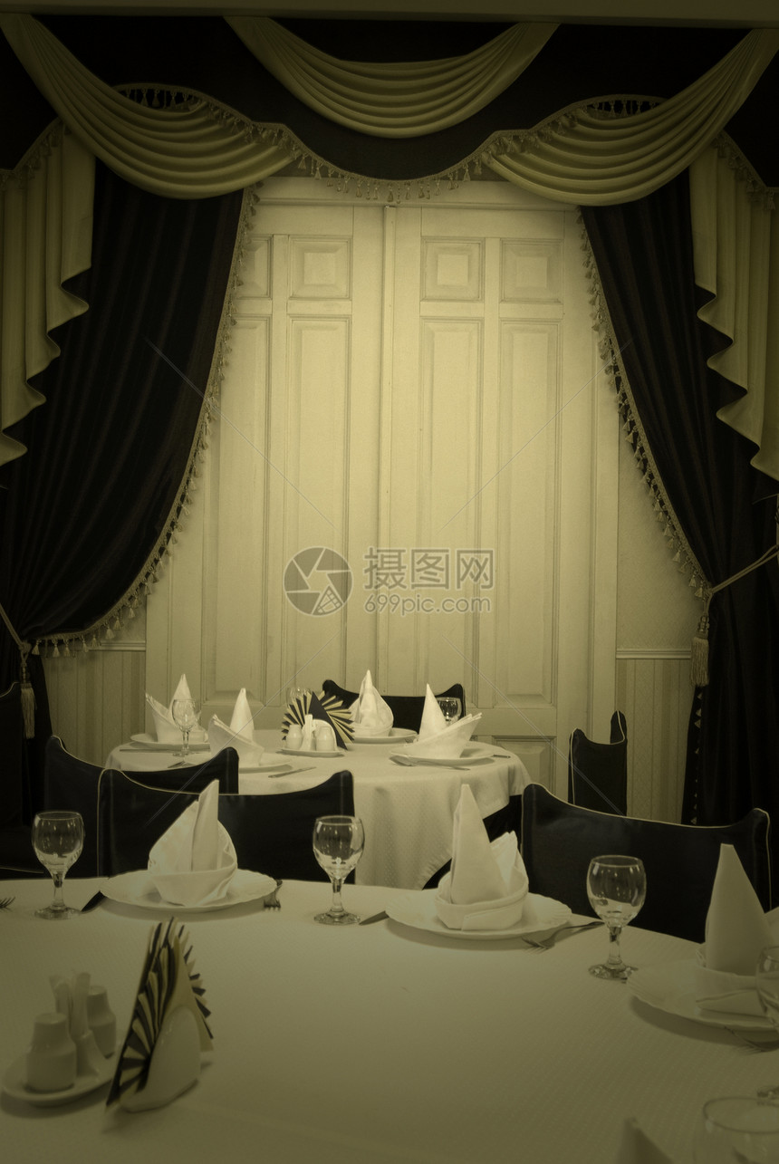 餐厅大厅餐具桌子玻璃食物椅子家具庆典风格环境装饰图片