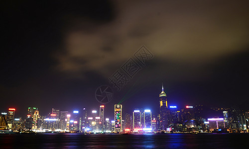 晚上在香港旅游旅行地标建筑物城市背景图片
