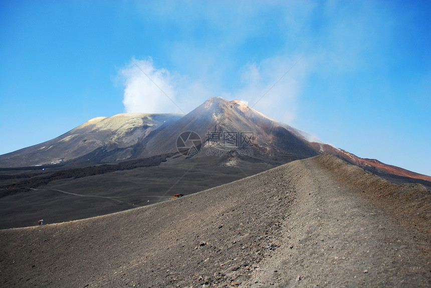 伏尔卡诺埃塔纳火山天空蓝色烟雾灰尘图片