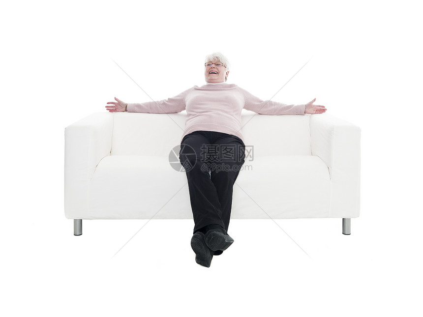 沙发上的老年妇女个性休闲快乐女士喜悦成人白发祖母房子祖父母图片
