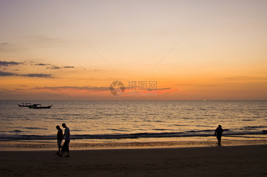 高湖日落海岸线海岸高尔夫球海滩热带假期海洋太阳剪影反射图片