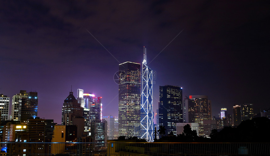 夜里香港市风景城市玻璃摩天大楼建筑金融旅行场景办公室天空市中心图片