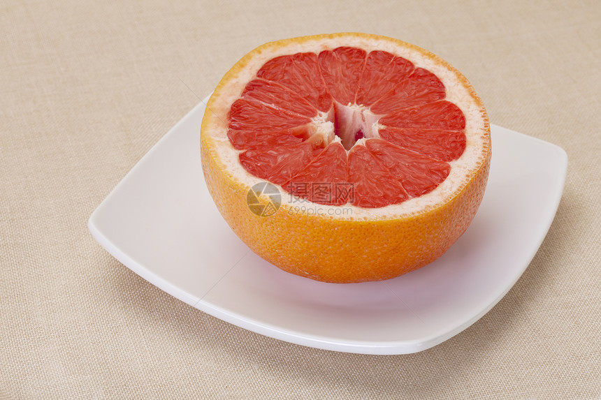 切红葡萄油小吃水果正方形横截面甜点食物红色柚子桌布白色图片